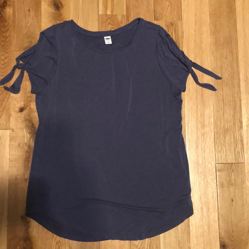 Old Navy Top with knotted sleeves